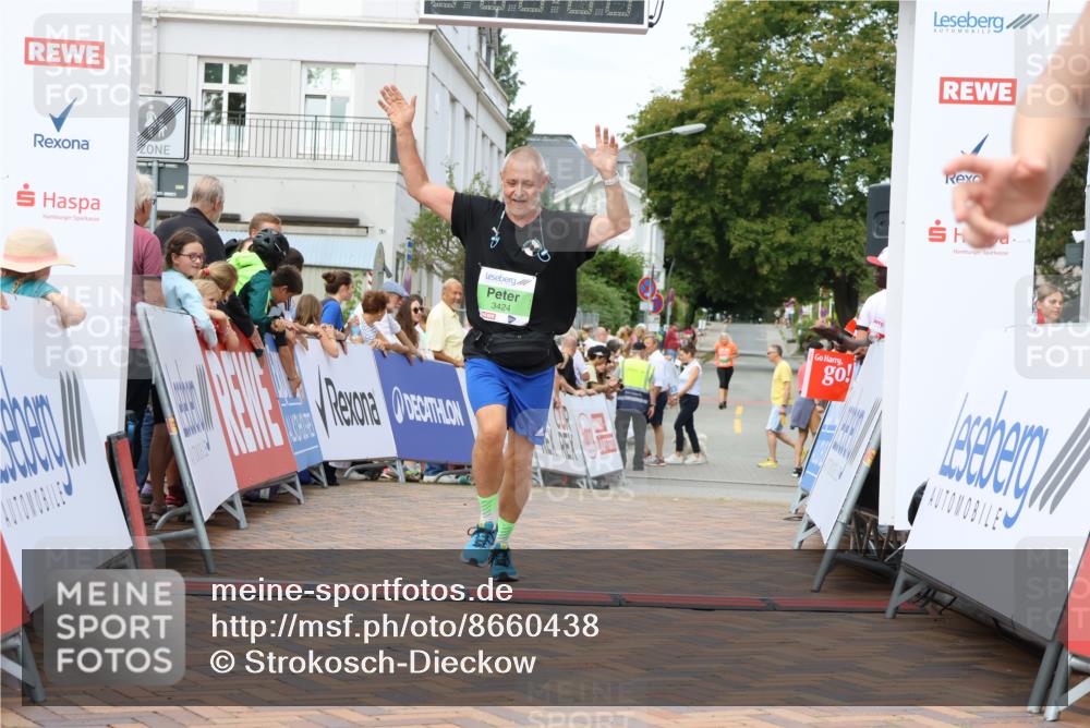 31.08.2025 - 21. Blankeneser Heldenlauf Strokosch-Dieckow http://msf.ph/oto/8660438 31.08.2025 11:30:32 Ziel 3076, 3103, 3424 meine-sportfotos.de