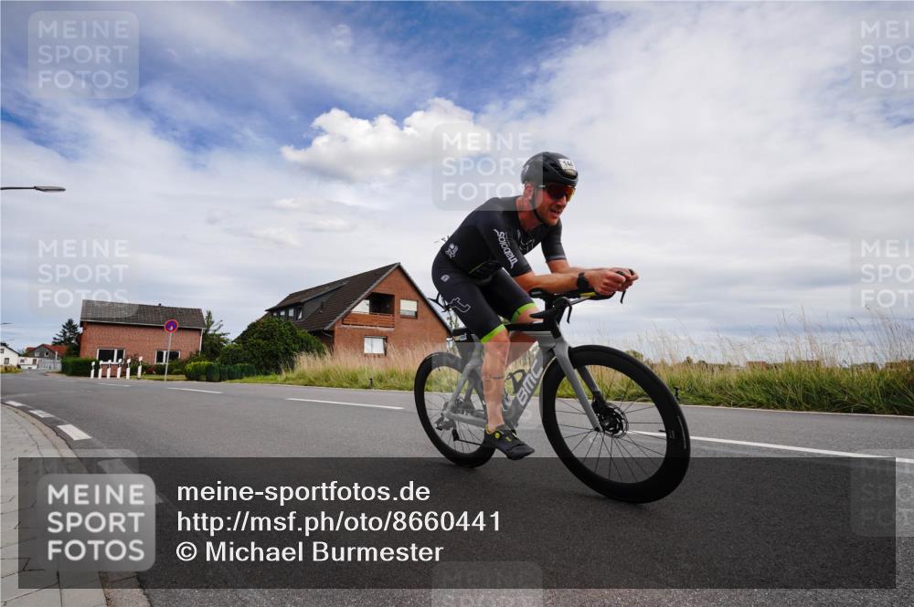 31.08.2025 - Elbe Triathlon Hamburg Michael Burmester http://msf.ph/oto/8660441 31.08.2025 15:11:59 Radfahren  meine-sportfotos.de