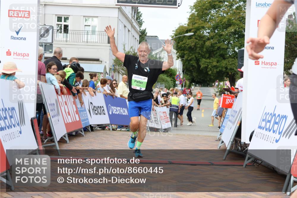 31.08.2025 - 21. Blankeneser Heldenlauf Strokosch-Dieckow http://msf.ph/oto/8660445 31.08.2025 11:30:32 Ziel 3076, 3103, 3424 meine-sportfotos.de