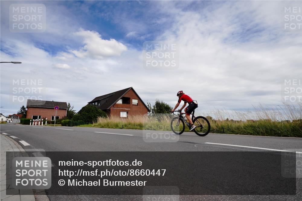31.08.2025 - Elbe Triathlon Hamburg Michael Burmester http://msf.ph/oto/8660447 31.08.2025 15:14:32 Radfahren  meine-sportfotos.de