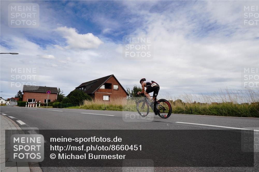 31.08.2025 - Elbe Triathlon Hamburg Michael Burmester http://msf.ph/oto/8660451 31.08.2025 15:15:01 Radfahren  meine-sportfotos.de