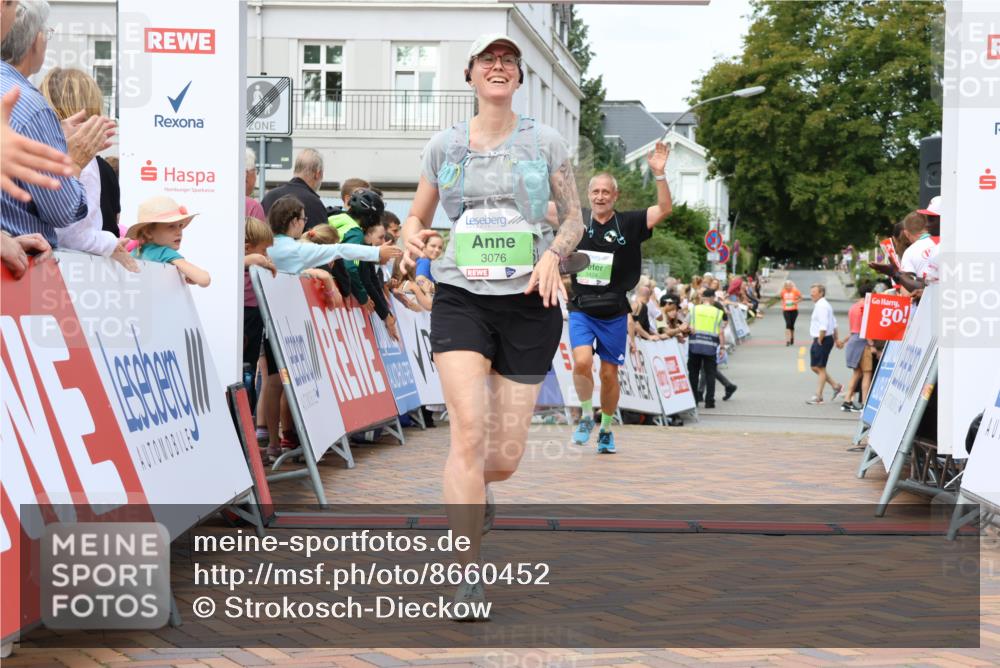 31.08.2025 - 21. Blankeneser Heldenlauf Strokosch-Dieckow http://msf.ph/oto/8660452 31.08.2025 11:30:31 Ziel 3076, 3103, 3424 meine-sportfotos.de