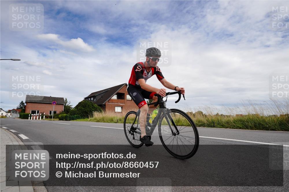 31.08.2025 - Elbe Triathlon Hamburg Michael Burmester http://msf.ph/oto/8660457 31.08.2025 15:16:18 Radfahren  meine-sportfotos.de