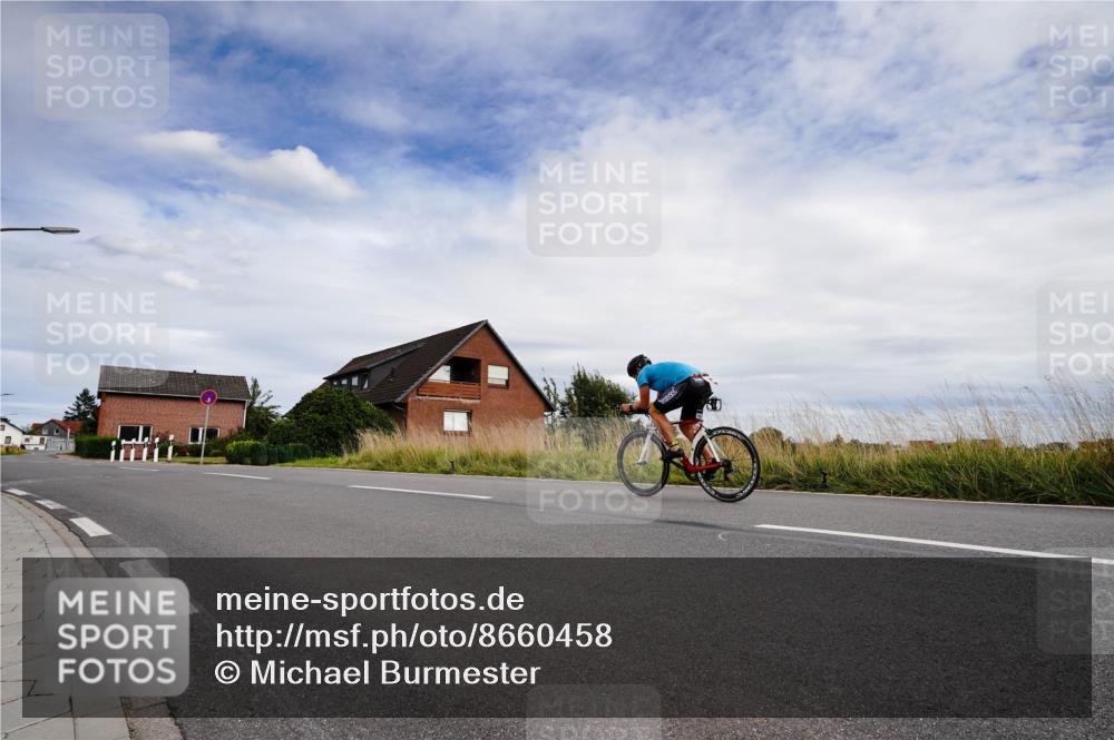 31.08.2025 - Elbe Triathlon Hamburg Michael Burmester http://msf.ph/oto/8660458 31.08.2025 15:16:20 Radfahren  meine-sportfotos.de