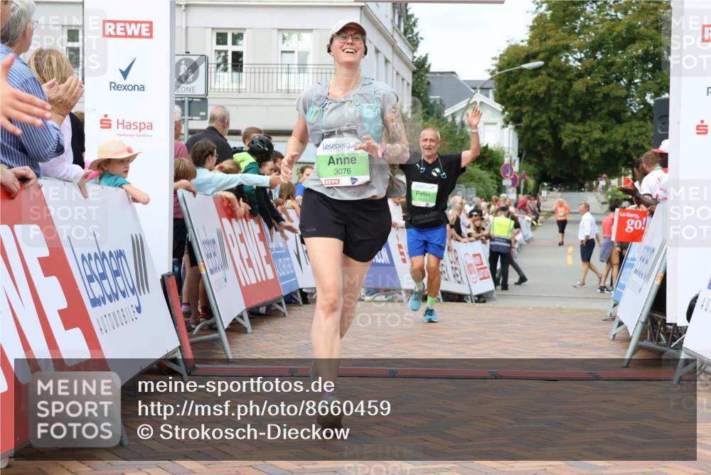 31.08.2025 - 21. Blankeneser Heldenlauf Strokosch-Dieckow http://msf.ph/oto/8660459 31.08.2025 11:30:30 Ziel 3076, 3103, 3424 meine-sportfotos.de