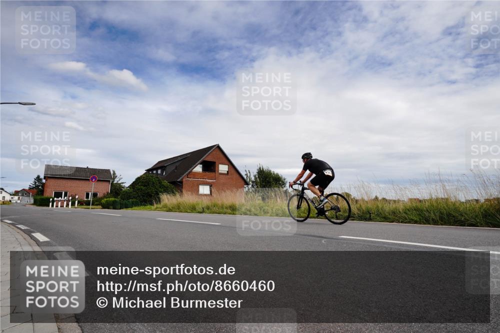 31.08.2025 - Elbe Triathlon Hamburg Michael Burmester http://msf.ph/oto/8660460 31.08.2025 15:16:43 Radfahren  meine-sportfotos.de