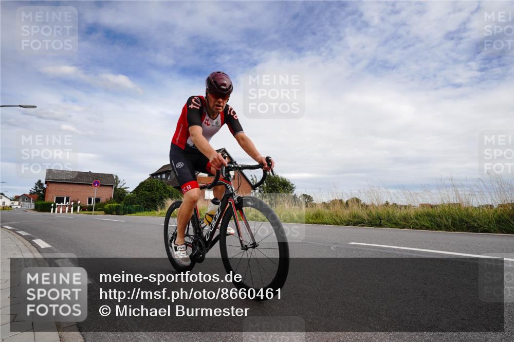 31.08.2025 - Elbe Triathlon Hamburg Michael Burmester http://msf.ph/oto/8660461 31.08.2025 15:17:01 Radfahren  meine-sportfotos.de