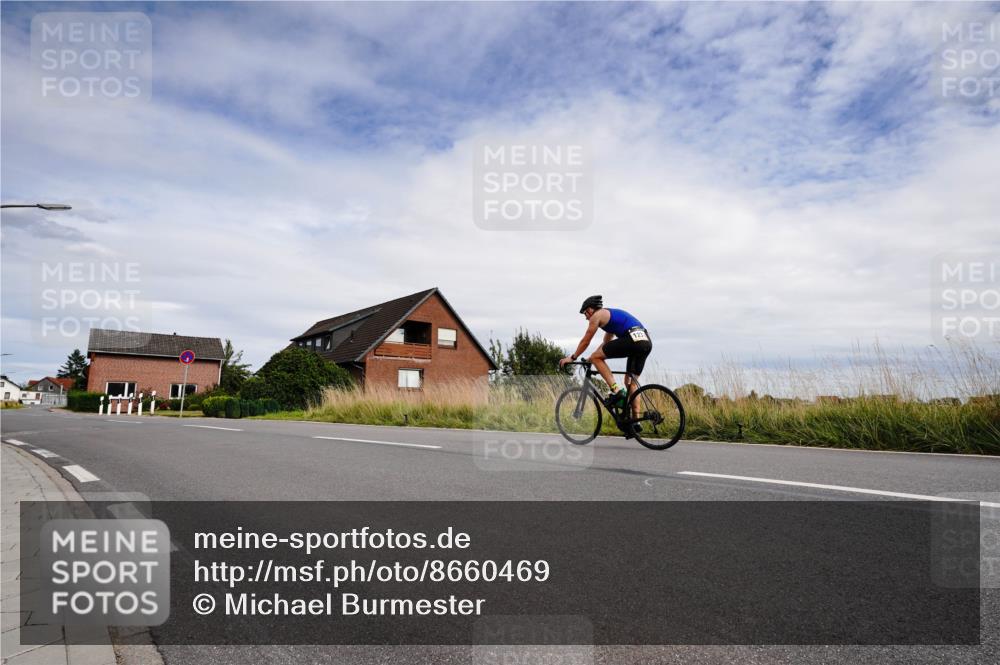 31.08.2025 - Elbe Triathlon Hamburg Michael Burmester http://msf.ph/oto/8660469 31.08.2025 15:18:27 Radfahren  meine-sportfotos.de