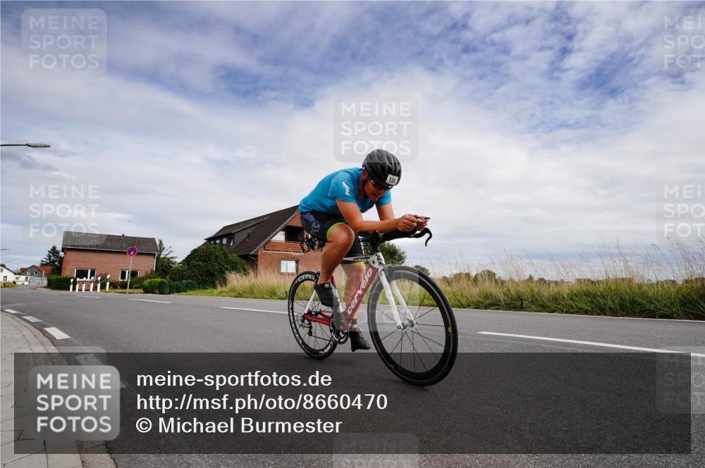 31.08.2025 - Elbe Triathlon Hamburg Michael Burmester http://msf.ph/oto/8660470 31.08.2025 15:18:44 Radfahren  meine-sportfotos.de