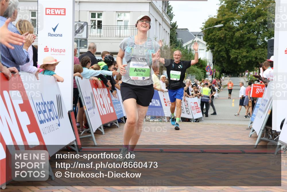 31.08.2025 - 21. Blankeneser Heldenlauf Strokosch-Dieckow http://msf.ph/oto/8660473 31.08.2025 11:30:30 Ziel 3076, 3103, 3424 meine-sportfotos.de