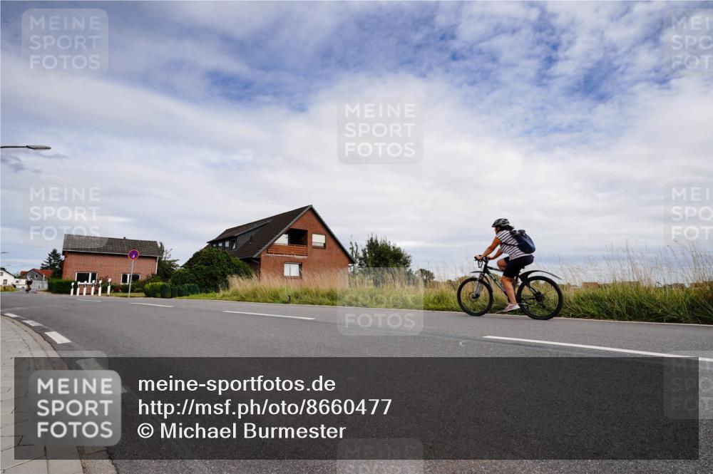 31.08.2025 - Elbe Triathlon Hamburg Michael Burmester http://msf.ph/oto/8660477 31.08.2025 15:19:12 Radfahren  meine-sportfotos.de