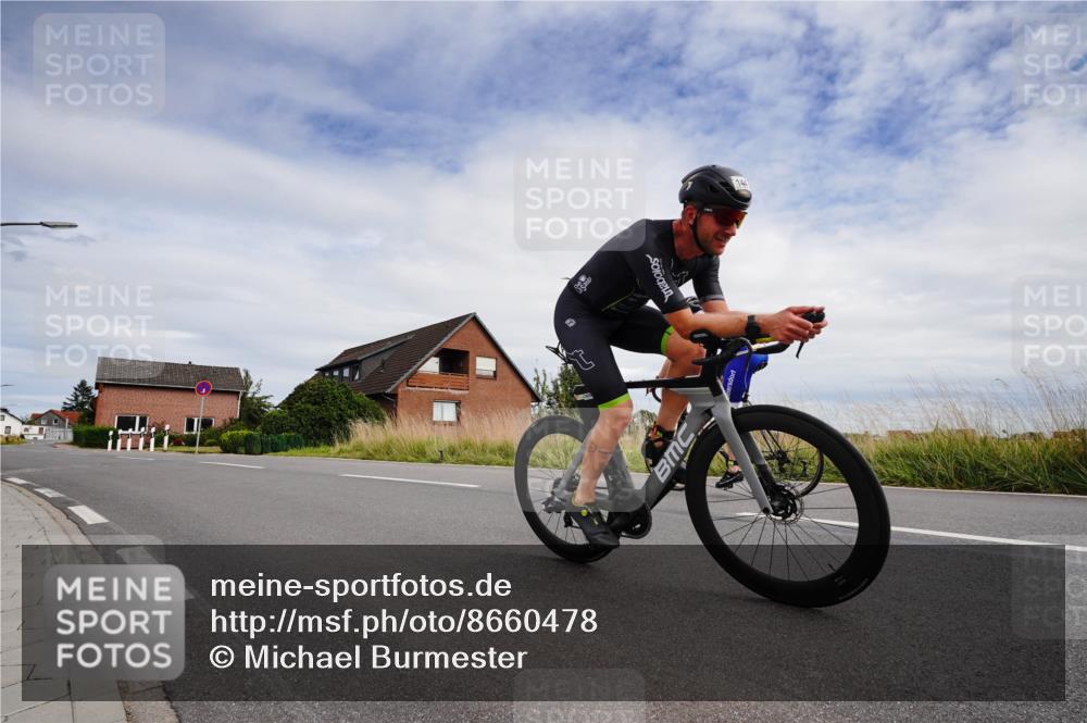 31.08.2025 - Elbe Triathlon Hamburg Michael Burmester http://msf.ph/oto/8660478 31.08.2025 15:19:25 Radfahren  meine-sportfotos.de