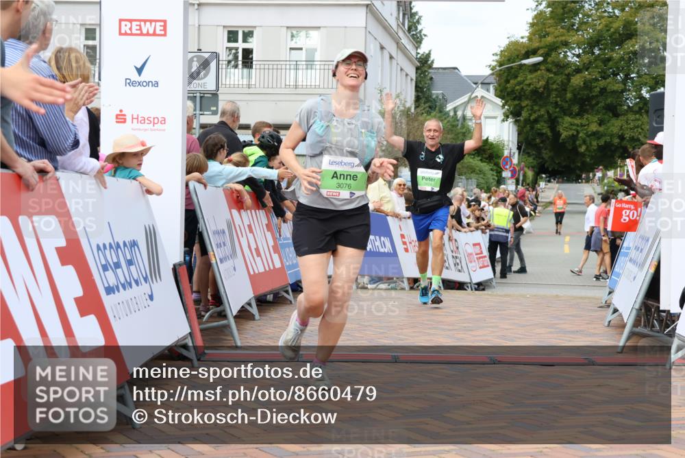 31.08.2025 - 21. Blankeneser Heldenlauf Strokosch-Dieckow http://msf.ph/oto/8660479 31.08.2025 11:30:30 Ziel 3076, 3103, 3424 meine-sportfotos.de