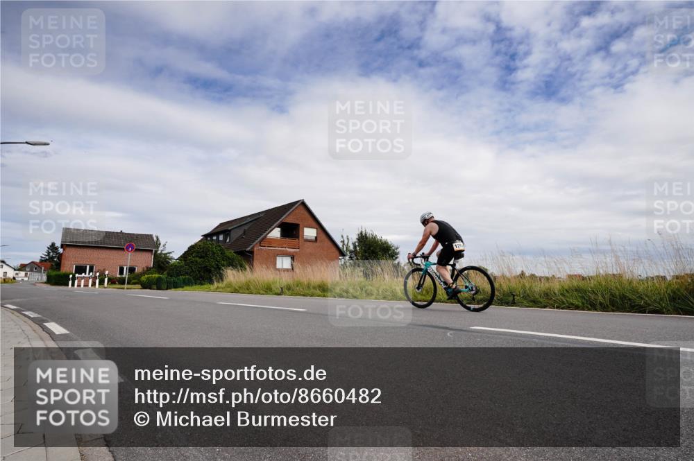 31.08.2025 - Elbe Triathlon Hamburg Michael Burmester http://msf.ph/oto/8660482 31.08.2025 15:19:51 Radfahren  meine-sportfotos.de