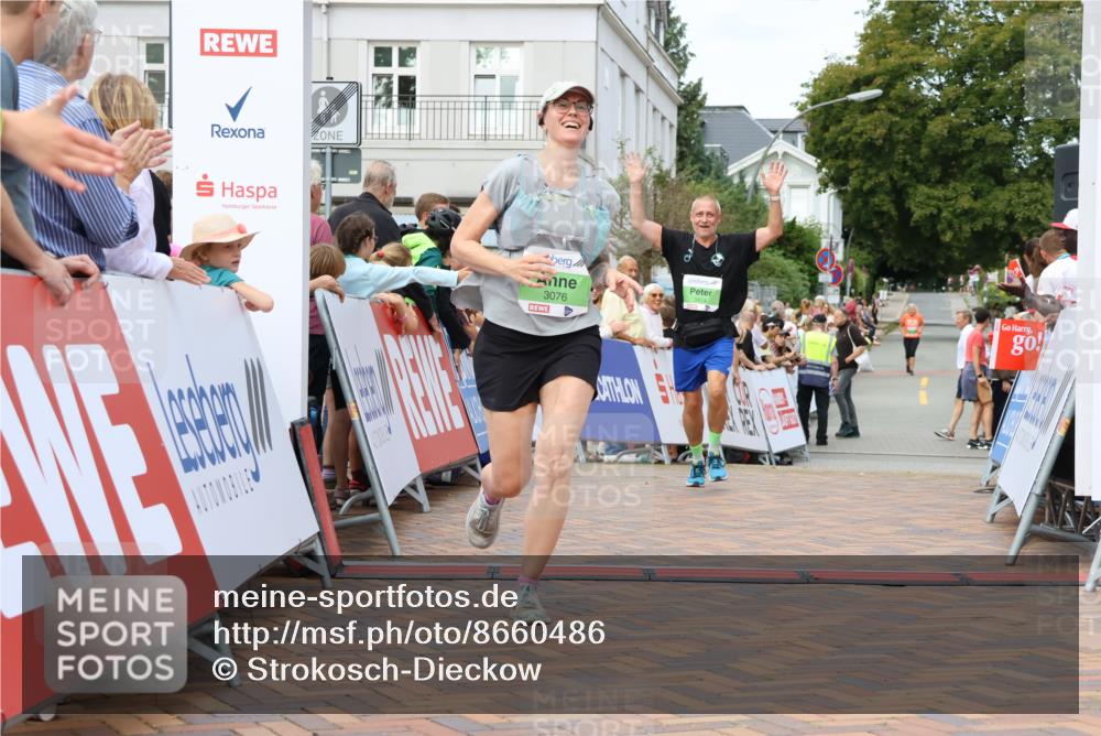 31.08.2025 - 21. Blankeneser Heldenlauf Strokosch-Dieckow http://msf.ph/oto/8660486 31.08.2025 11:30:30 Ziel 3076, 3103, 3424 meine-sportfotos.de