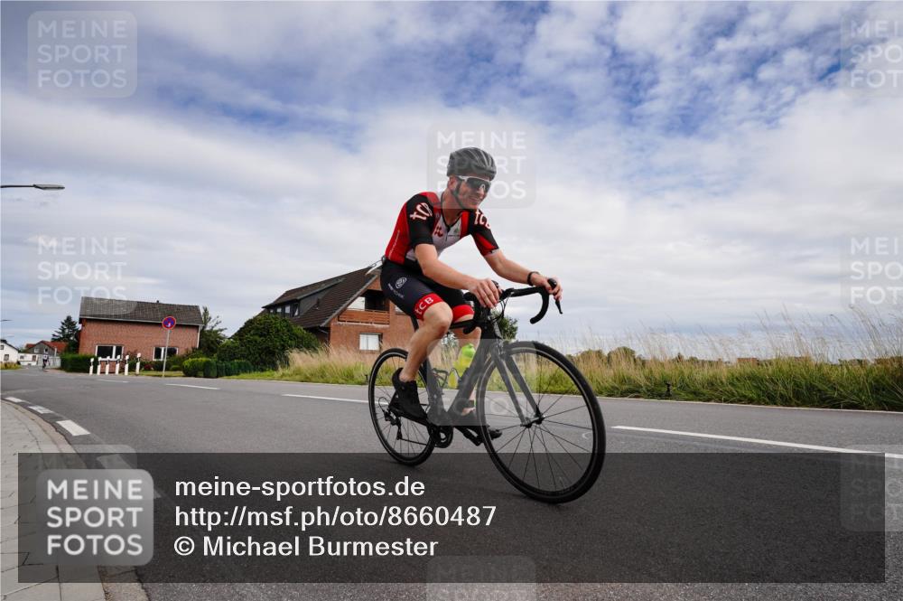 31.08.2025 - Elbe Triathlon Hamburg Michael Burmester http://msf.ph/oto/8660487 31.08.2025 15:20:29 Radfahren  meine-sportfotos.de