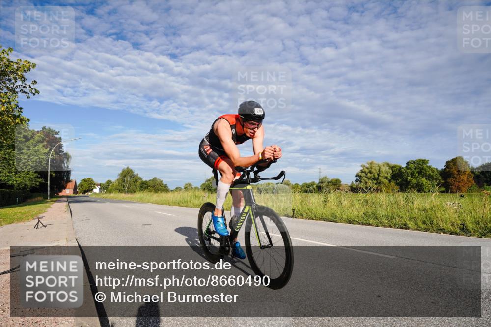 31.08.2025 - Elbe Triathlon Hamburg Michael Burmester http://msf.ph/oto/8660490 31.08.2025 08:36:48 Radfahren 210 meine-sportfotos.de