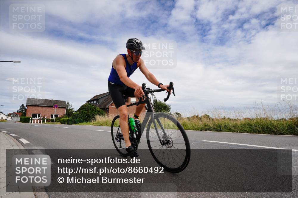 31.08.2025 - Elbe Triathlon Hamburg Michael Burmester http://msf.ph/oto/8660492 31.08.2025 15:20:51 Radfahren  meine-sportfotos.de
