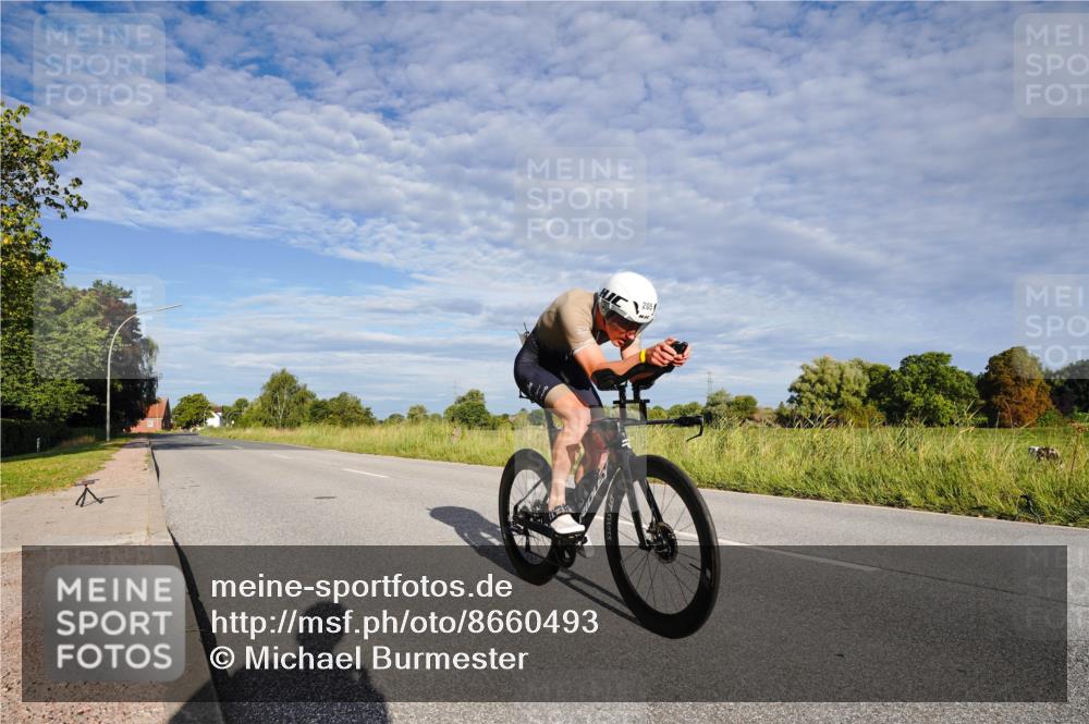 31.08.2025 - Elbe Triathlon Hamburg Michael Burmester http://msf.ph/oto/8660493 31.08.2025 08:37:29 Radfahren 205 meine-sportfotos.de