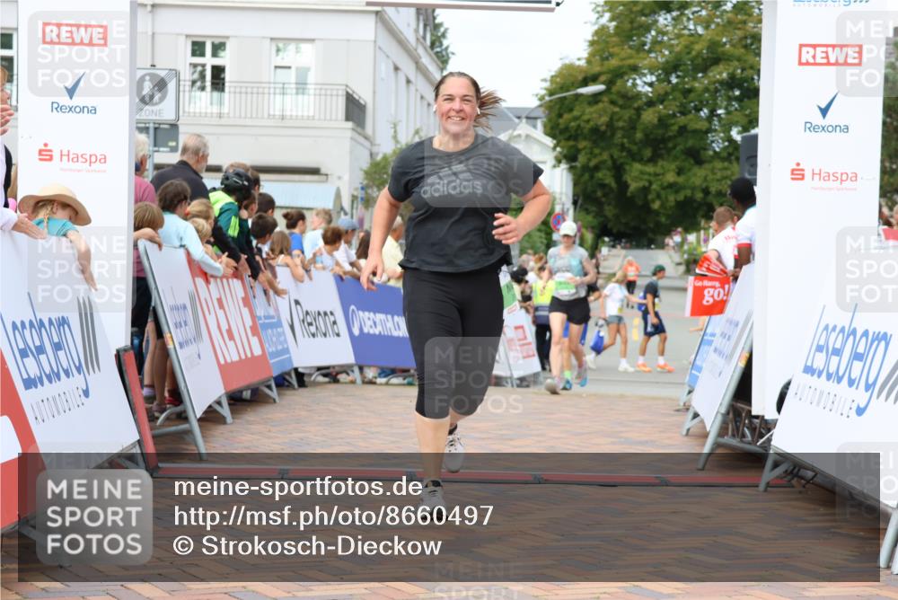 31.08.2025 - 21. Blankeneser Heldenlauf Strokosch-Dieckow http://msf.ph/oto/8660497 31.08.2025 11:30:26 Ziel 3076, 3568, 3103 meine-sportfotos.de