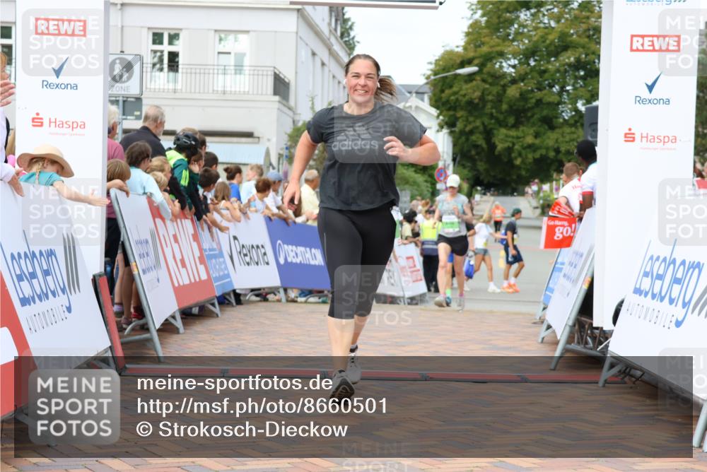 31.08.2025 - 21. Blankeneser Heldenlauf Strokosch-Dieckow http://msf.ph/oto/8660501 31.08.2025 11:30:26 Ziel 3076, 3568, 3103 meine-sportfotos.de