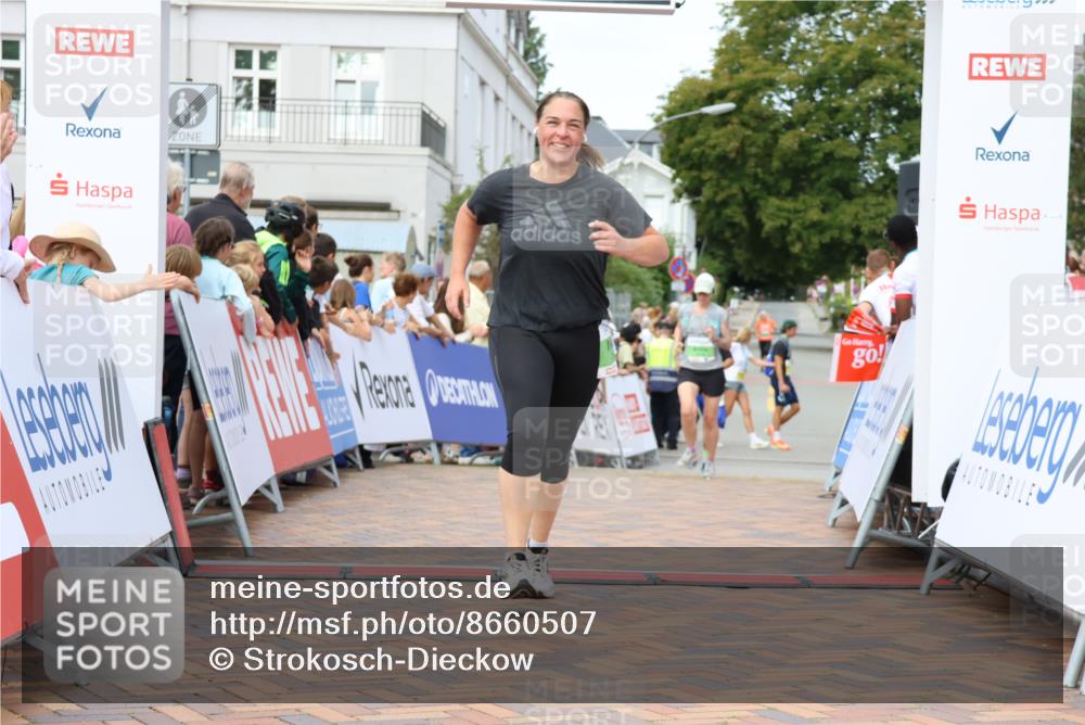 31.08.2025 - 21. Blankeneser Heldenlauf Strokosch-Dieckow http://msf.ph/oto/8660507 31.08.2025 11:30:26 Ziel 3076, 3568, 3103 meine-sportfotos.de