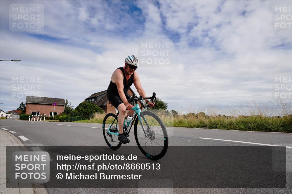31.08.2025 - Elbe Triathlon Hamburg Michael Burmester http://msf.ph/oto/8660513 31.08.2025 15:22:46 Radfahren  meine-sportfotos.de