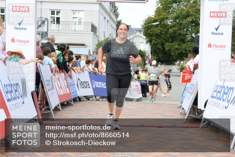 31.08.2025 - 21. Blankeneser Heldenlauf Strokosch-Dieckow http://msf.ph/oto/8660514 31.08.2025 11:30:26 Ziel 3076, 3568, 3103 meine-sportfotos.de