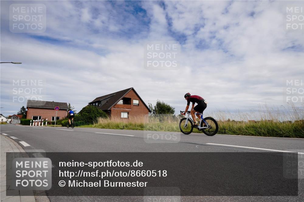31.08.2025 - Elbe Triathlon Hamburg Michael Burmester http://msf.ph/oto/8660518 31.08.2025 15:22:51 Radfahren  meine-sportfotos.de