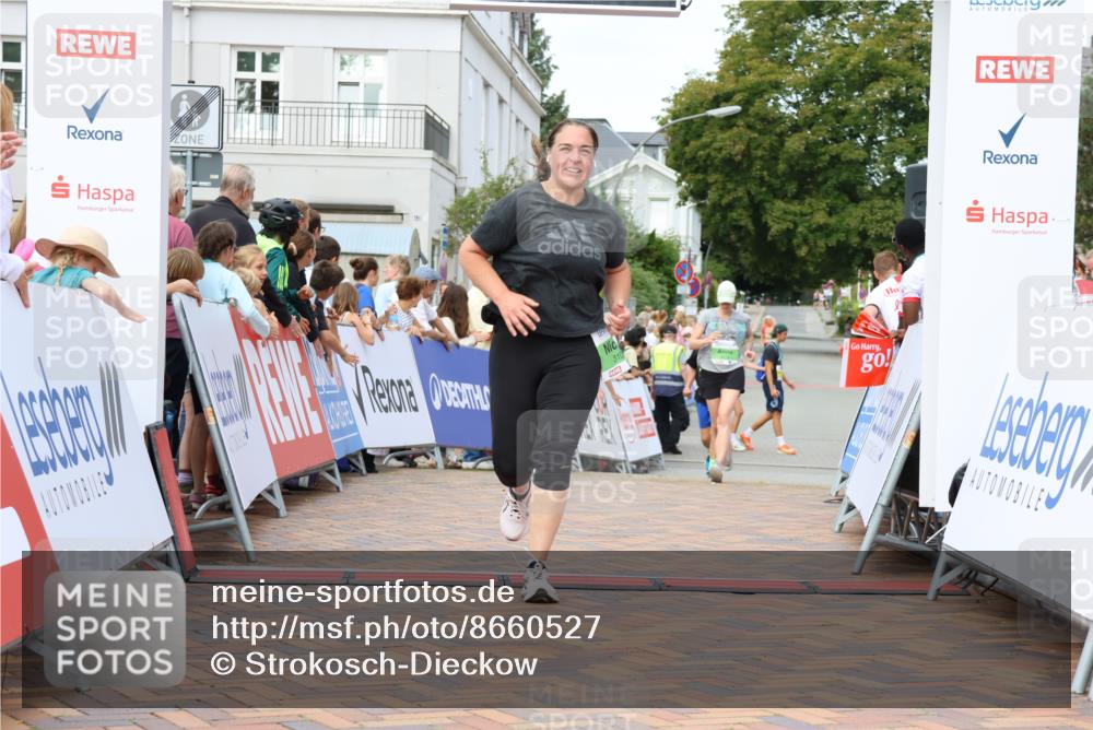 31.08.2025 - 21. Blankeneser Heldenlauf Strokosch-Dieckow http://msf.ph/oto/8660527 31.08.2025 11:30:26 Ziel 3076, 3568, 3103 meine-sportfotos.de