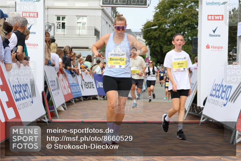 31.08.2025 - 21. Blankeneser Heldenlauf Strokosch-Dieckow http://msf.ph/oto/8660529 31.08.2025 10:25:11 Ziel 2641, 2357, 2183, 2717, 2285, 2286, 2331, 2053, 2359, 2661 meine-sportfotos.de