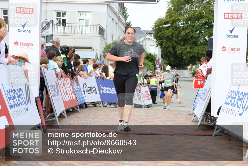 31.08.2025 - 21. Blankeneser Heldenlauf Strokosch-Dieckow http://msf.ph/oto/8660543 31.08.2025 11:30:26 Ziel 3076, 3568, 3103 meine-sportfotos.de