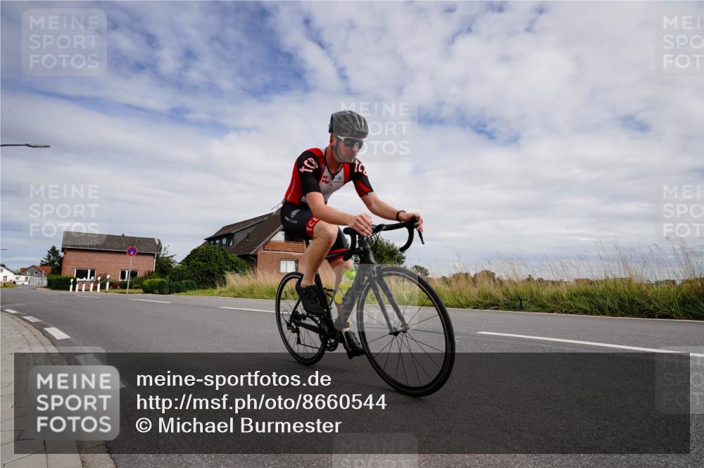 31.08.2025 - Elbe Triathlon Hamburg Michael Burmester http://msf.ph/oto/8660544 31.08.2025 15:24:37 Radfahren  meine-sportfotos.de