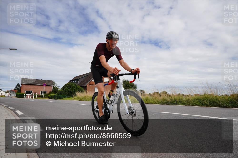 31.08.2025 - Elbe Triathlon Hamburg Michael Burmester http://msf.ph/oto/8660559 31.08.2025 15:25:20 Radfahren  meine-sportfotos.de