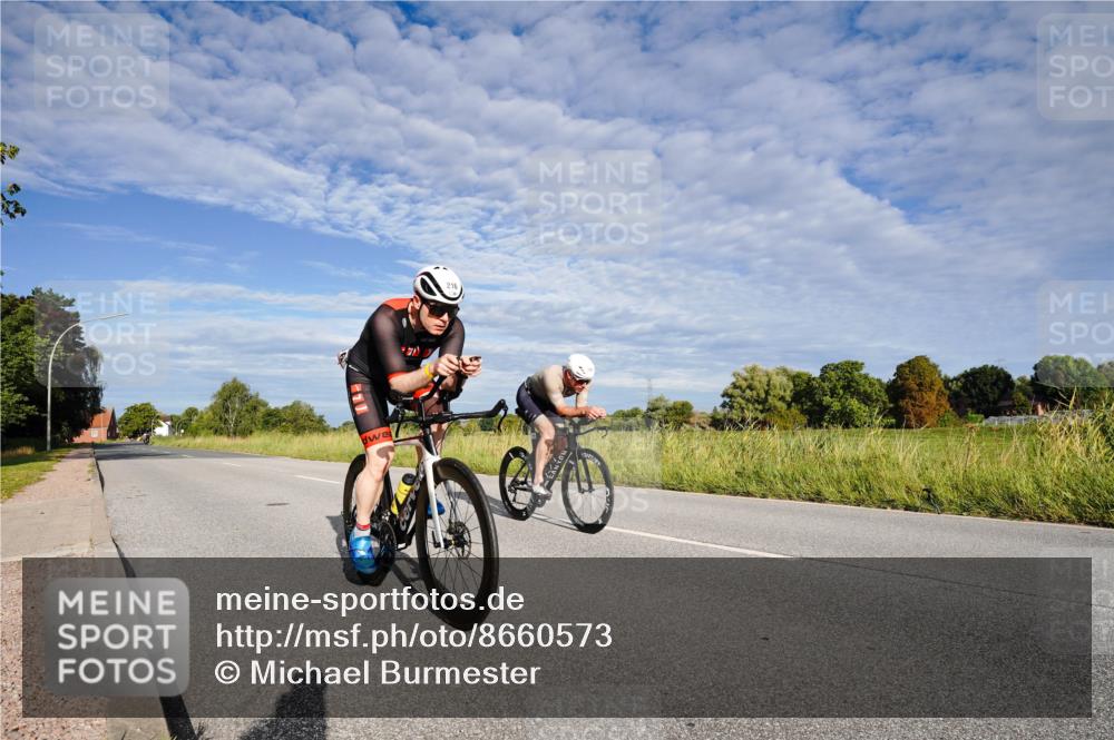 31.08.2025 - Elbe Triathlon Hamburg Michael Burmester http://msf.ph/oto/8660573 31.08.2025 08:43:58 Radfahren 199, 216 meine-sportfotos.de