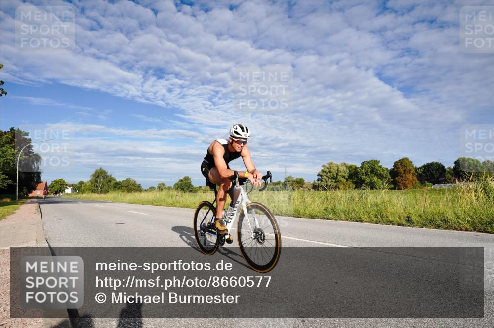 31.08.2025 - Elbe Triathlon Hamburg Michael Burmester http://msf.ph/oto/8660577 31.08.2025 08:44:26 Radfahren 192, 193 meine-sportfotos.de