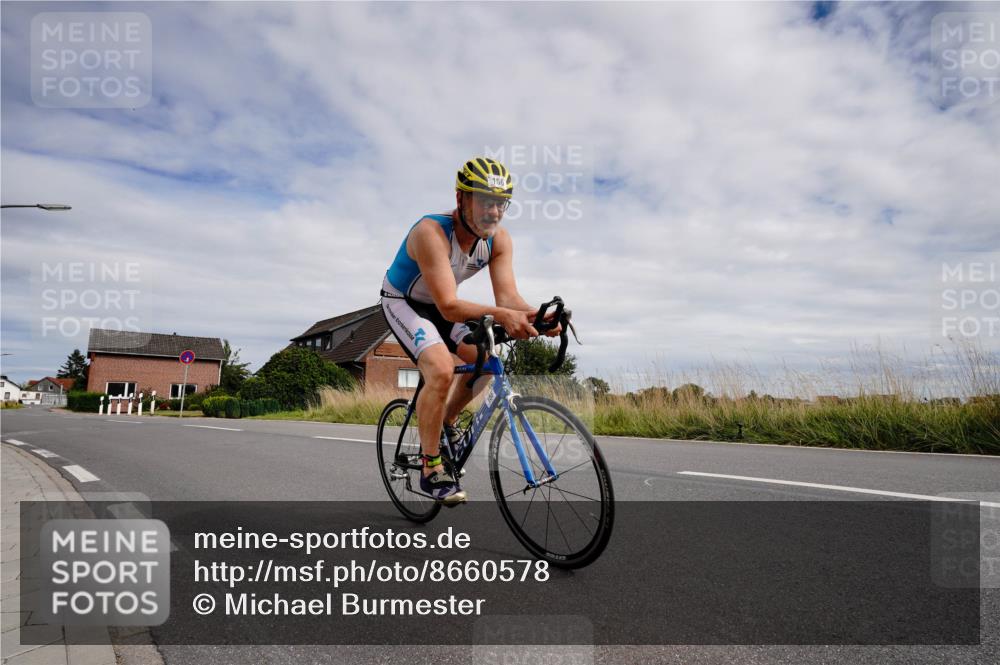 31.08.2025 - Elbe Triathlon Hamburg Michael Burmester http://msf.ph/oto/8660578 31.08.2025 15:27:01 Radfahren  meine-sportfotos.de