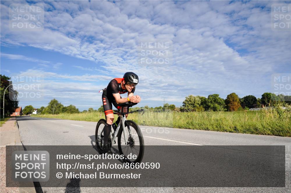 31.08.2025 - Elbe Triathlon Hamburg Michael Burmester http://msf.ph/oto/8660590 31.08.2025 08:45:27 Radfahren 212 meine-sportfotos.de