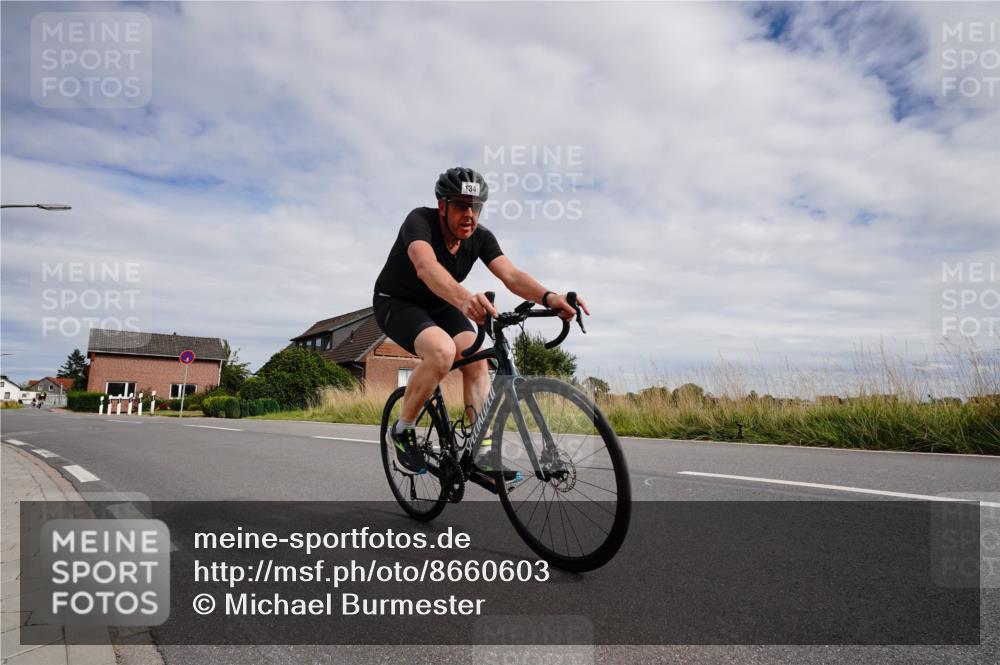 31.08.2025 - Elbe Triathlon Hamburg Michael Burmester http://msf.ph/oto/8660603 31.08.2025 15:27:44 Radfahren  meine-sportfotos.de