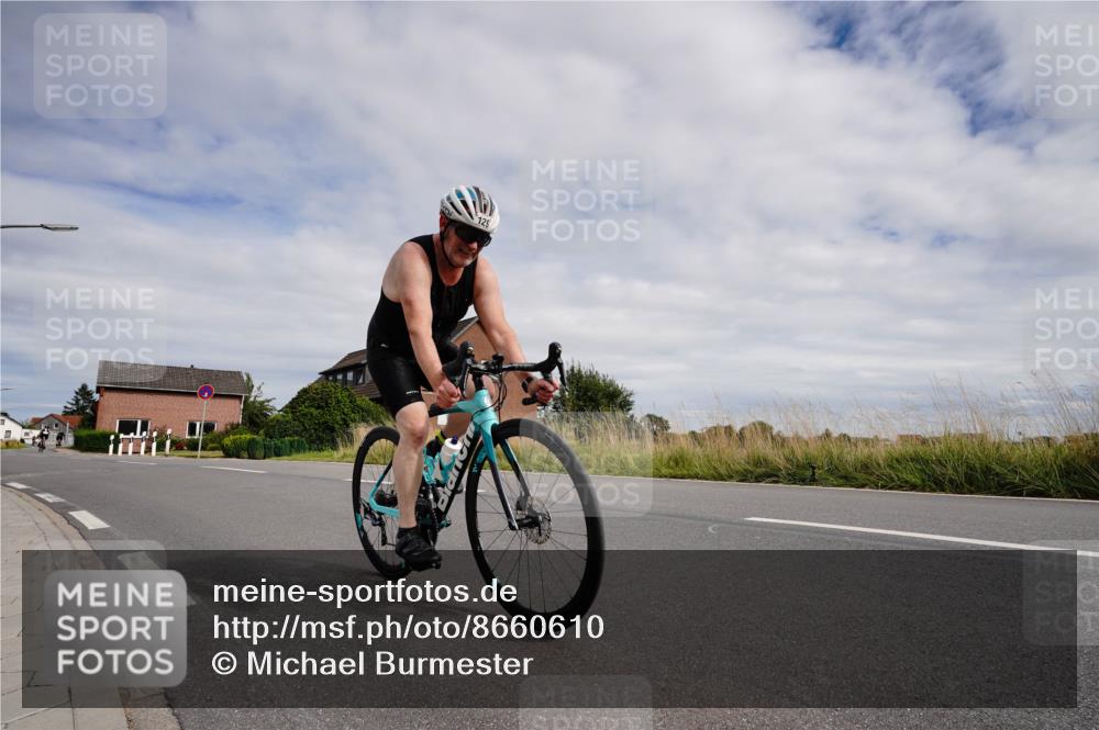 31.08.2025 - Elbe Triathlon Hamburg Michael Burmester http://msf.ph/oto/8660610 31.08.2025 15:27:56 Radfahren  meine-sportfotos.de