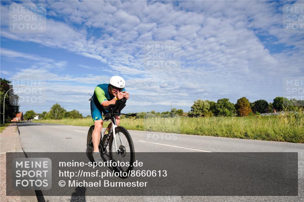 31.08.2025 - Elbe Triathlon Hamburg Michael Burmester http://msf.ph/oto/8660613 31.08.2025 08:47:57 Radfahren 221 meine-sportfotos.de