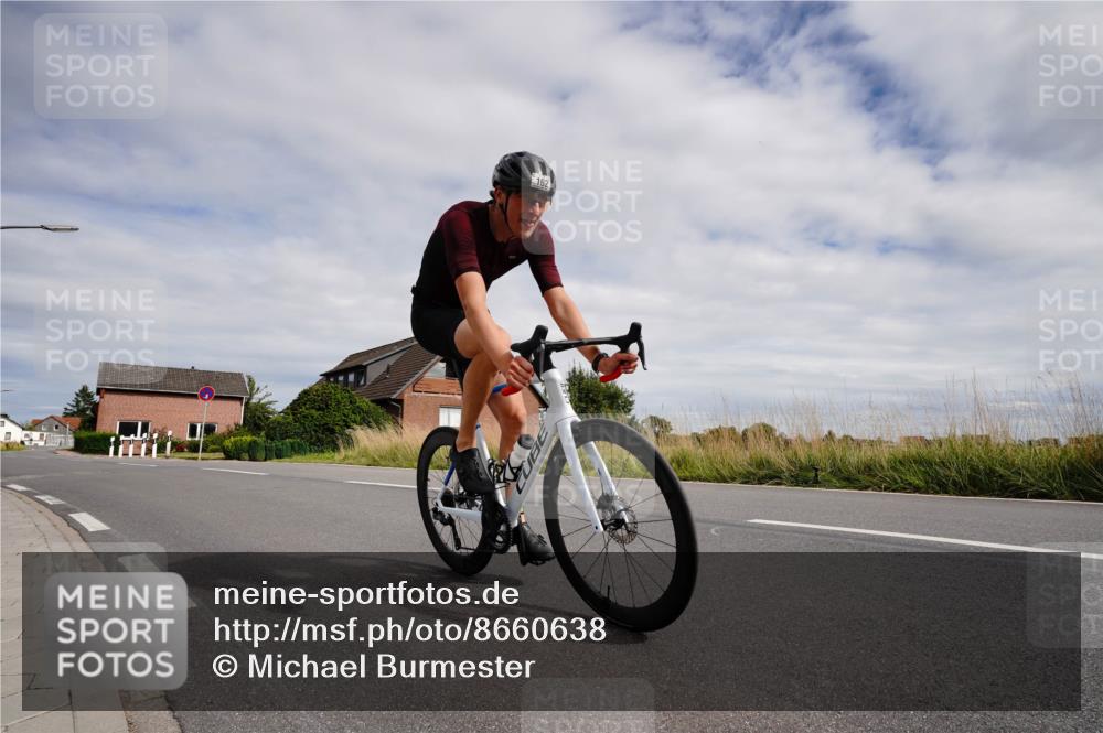 31.08.2025 - Elbe Triathlon Hamburg Michael Burmester http://msf.ph/oto/8660638 31.08.2025 15:29:42 Radfahren  meine-sportfotos.de