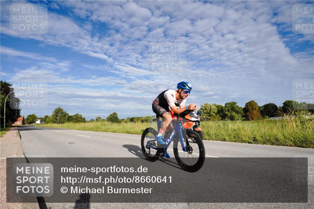 31.08.2025 - Elbe Triathlon Hamburg Michael Burmester http://msf.ph/oto/8660641 31.08.2025 08:49:10 Radfahren 345, 363 meine-sportfotos.de