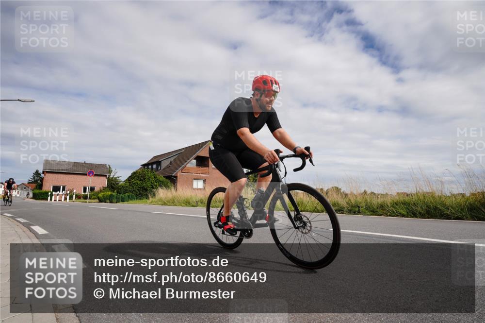 31.08.2025 - Elbe Triathlon Hamburg Michael Burmester http://msf.ph/oto/8660649 31.08.2025 15:30:21 Radfahren  meine-sportfotos.de