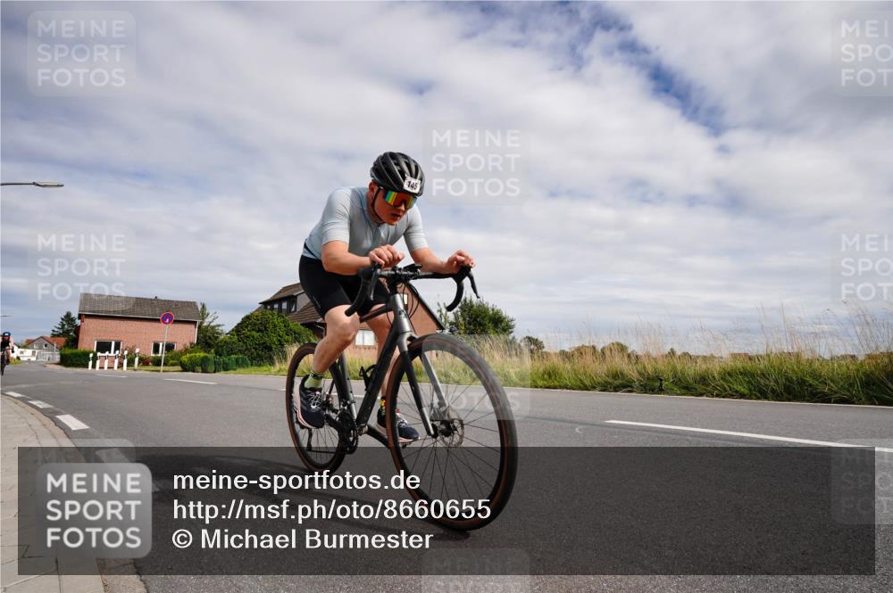 31.08.2025 - Elbe Triathlon Hamburg Michael Burmester http://msf.ph/oto/8660655 31.08.2025 15:30:41 Radfahren  meine-sportfotos.de