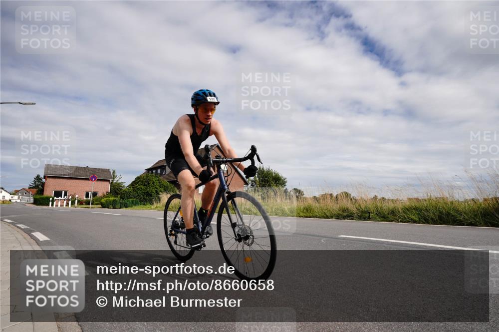31.08.2025 - Elbe Triathlon Hamburg Michael Burmester http://msf.ph/oto/8660658 31.08.2025 15:30:44 Radfahren  meine-sportfotos.de