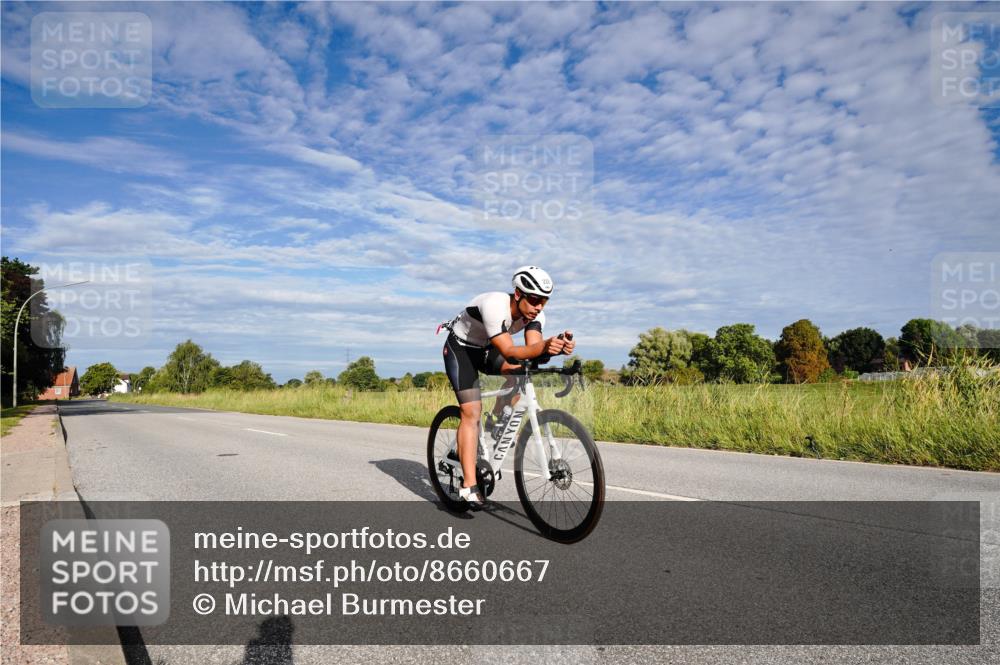 31.08.2025 - Elbe Triathlon Hamburg Michael Burmester http://msf.ph/oto/8660667 31.08.2025 08:51:28 Radfahren 228 meine-sportfotos.de
