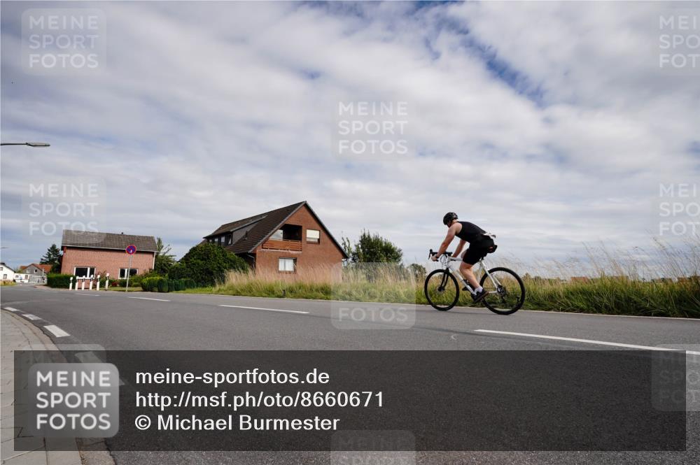 31.08.2025 - Elbe Triathlon Hamburg Michael Burmester http://msf.ph/oto/8660671 31.08.2025 15:31:19 Radfahren  meine-sportfotos.de