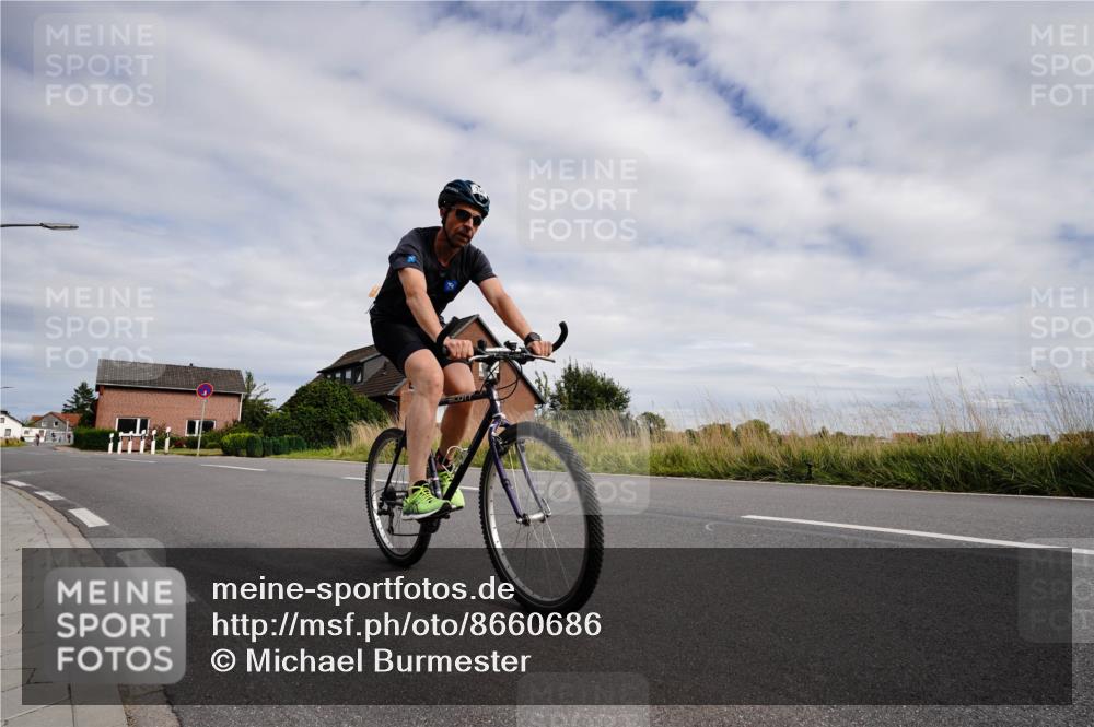 31.08.2025 - Elbe Triathlon Hamburg Michael Burmester http://msf.ph/oto/8660686 31.08.2025 15:31:52 Radfahren  meine-sportfotos.de