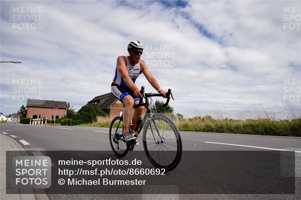 31.08.2025 - Elbe Triathlon Hamburg Michael Burmester http://msf.ph/oto/8660692 31.08.2025 15:32:02 Radfahren  meine-sportfotos.de
